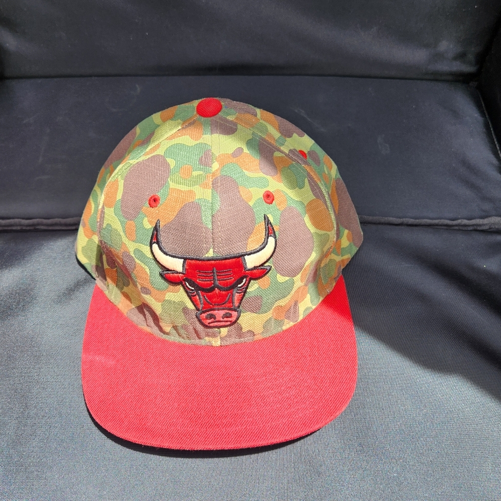 Mitchell and Ness Chicago Bulls Camo Leather Strap Back